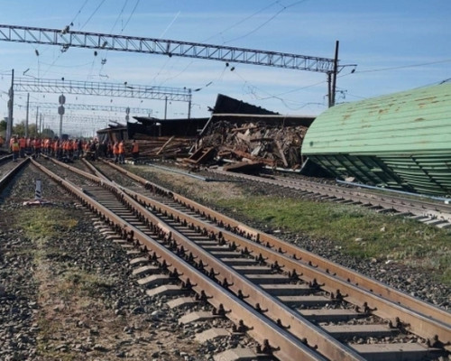 Беспилотник ударил по грузовому поезду в Волгоградской области